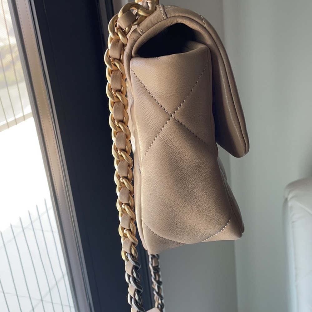 Chanel 19 - Picture 7 of 7